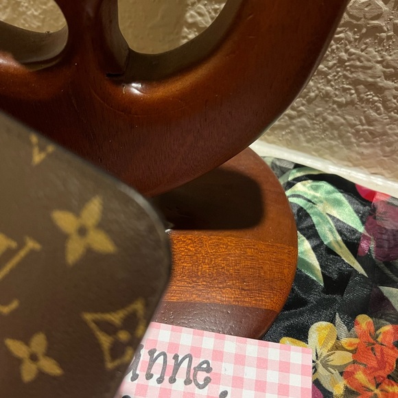 Louis Vuitton Neverfull Pouch - Picture 9 of 12